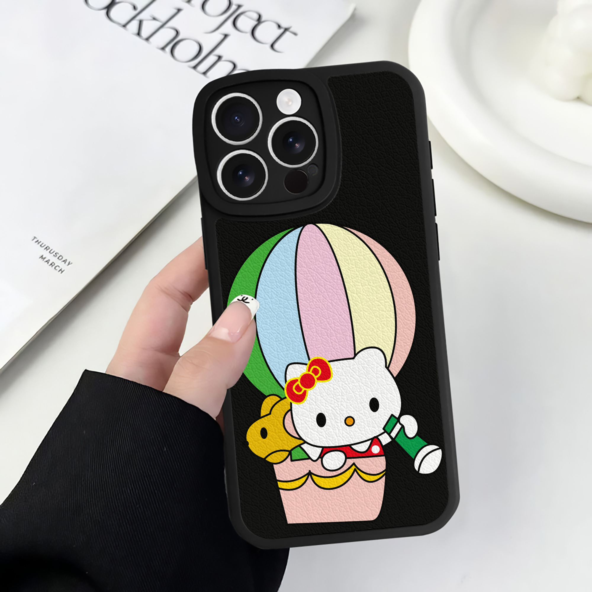 （画像用） Hello Kitty ハローキティ 【iPhone 16シリーズ対応】シリコンスマホケース（レザー調） 材質：シリコン